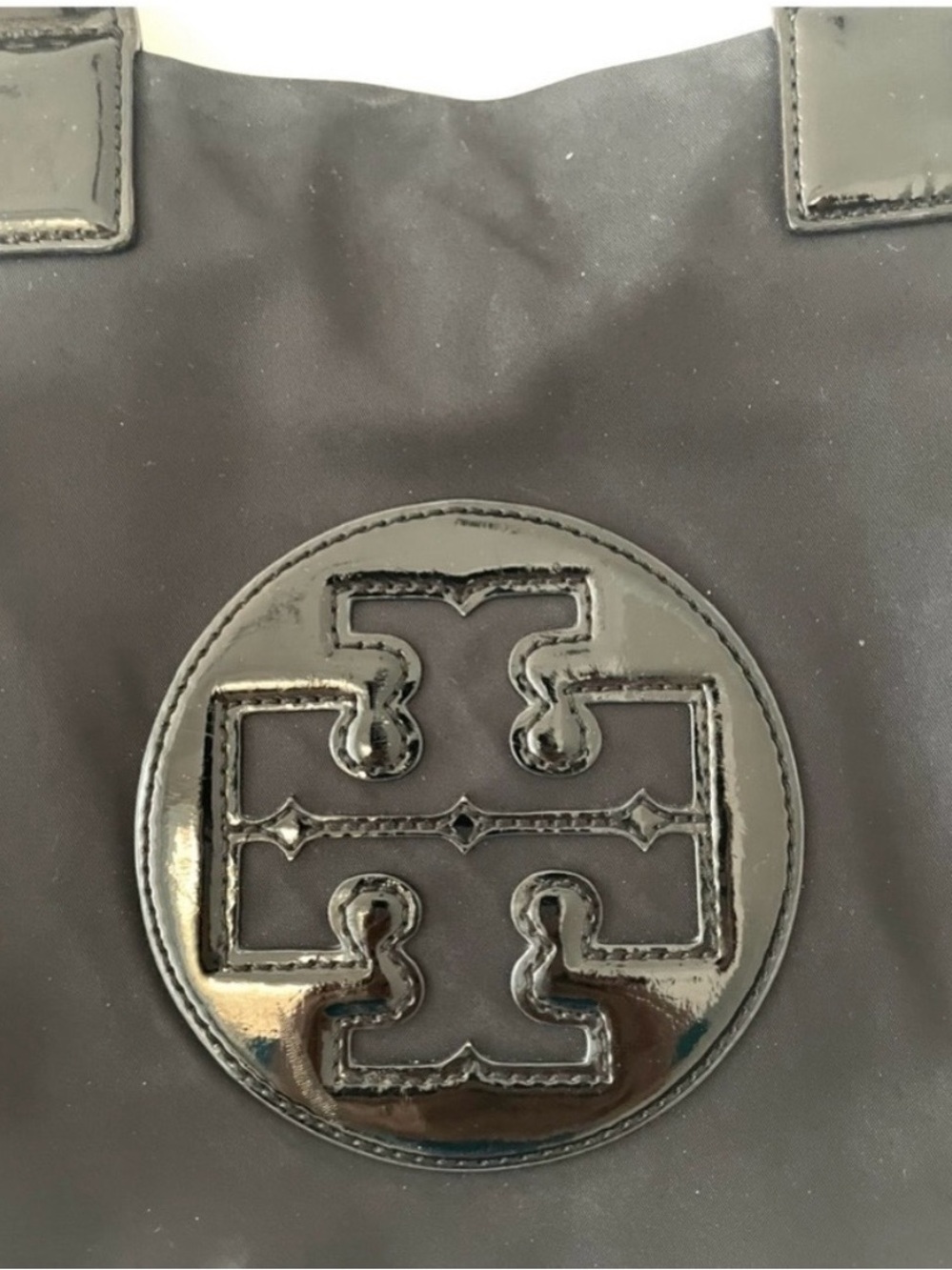TORY BURCH ELLA TOTE
•BLACK LOGO
•SHOULDER PURSE
•NYLON PATENT TRIM - Picture 6 of 7